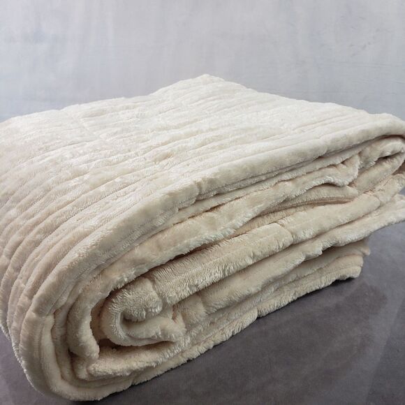 Premium Comfort Blanket Cream Luxury Soft Cozy Plush Throw 60 x 70 - Picture 2 of 8